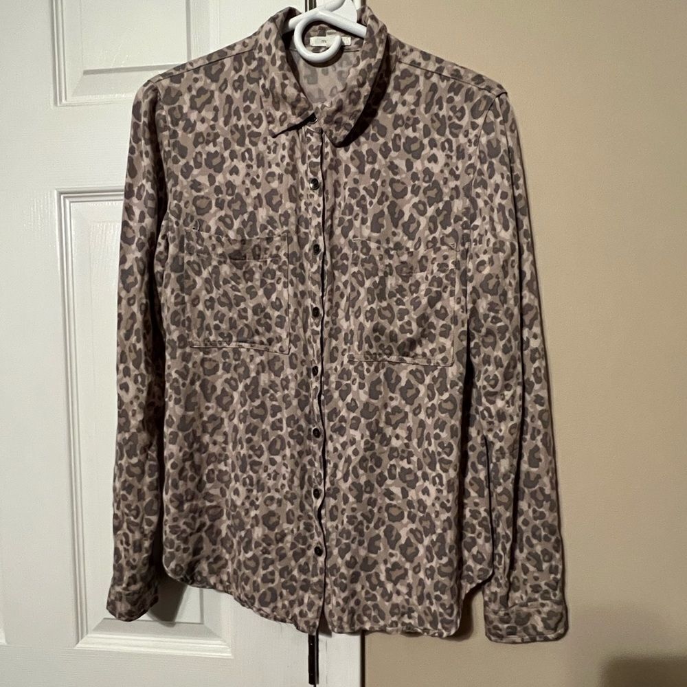 Maurice’s Leopard Button Down S - Picture 5 of 5